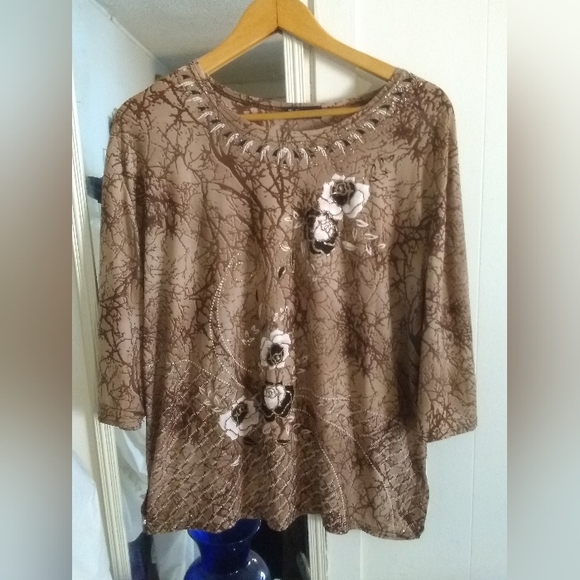 T-C Fashion Top - Picture 3 of 8